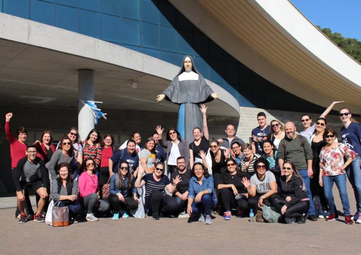 Colaboradores da Escola Medianeira visitam o Santuário Santa Paulina